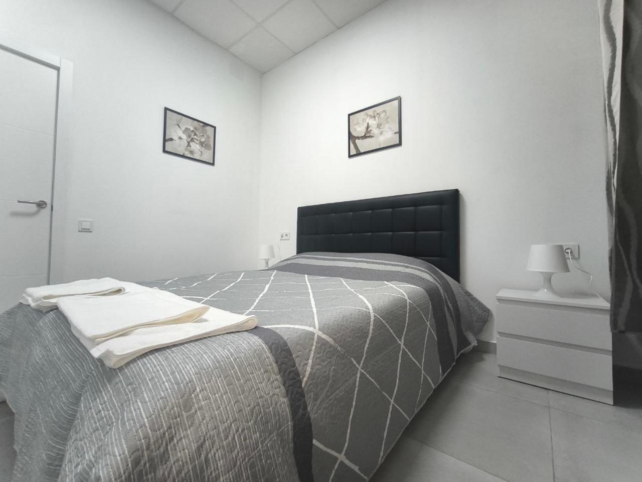 Apartamentos Sant Roc บาเลนเซีย ภายนอก รูปภาพ